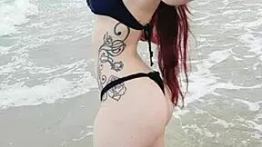 Lomotif of Hot Diana Zambrozuski in Tight Bikini Posing Seductively