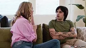 Stepson Fills Milf Stepmom's Shaved Pussy to Get Her Pregnant