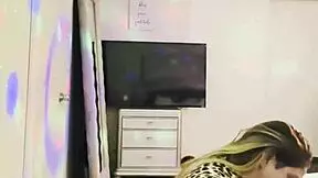 wanna eat out my curvy latina girlfriend's friend while she's away?