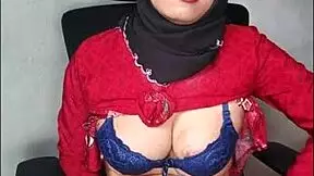 black hijab shemale strokes her cock and fucks her ass with dildo solo