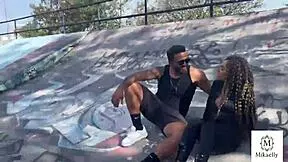 casadinha safada pula corrida pra mamar pauzudo do tony tigrão no parque