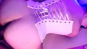 esta camarera se deja follar por plata en habitacion secreta del bar