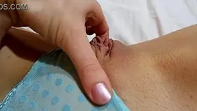 Petite french amateur strokes her wet chatte after work