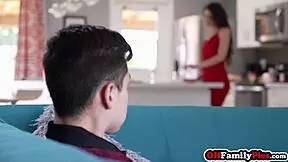 naughty big ass stepsis kylie quinn gives perfect sloppy cover blowjob