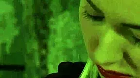 hey Sklave, gefesselt und bereit für Herrins Strapon Domination und demütigenden Lezdom Orgasmus?