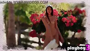 Hannah Le Poses Nude Outdoor Flaunting Big Ass And Small Tits