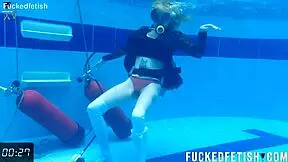 horny ashlee rose soaks her big ass and wet pussy in slutty scuba dress underwater