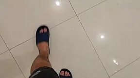 Mi vecina latina con tetas enormes me chupa la verga y cabalga hasta creampie