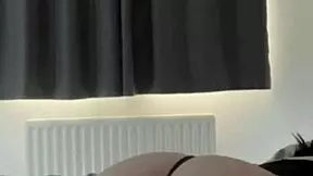 Whoa playful brunette rides dildo to squirting fun 😈🍆💦