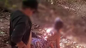 JOVEM ESPOSA DANDO PRA DESCONHECIDO NA TRILHA CUM ORGASM HUMILIATION!