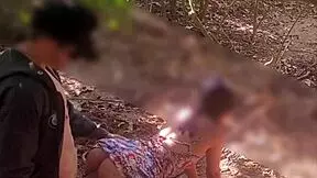 JOVEM ESPOSA DANDO PRA DESCONHECIDO NA TRILHA CUM ORGASM HUMILIATION!