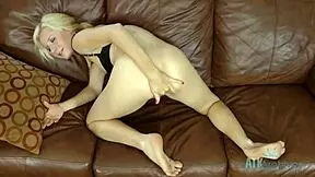 i love showing off my small tits and orgasm technique