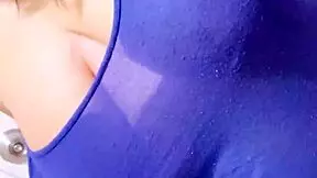 pinay wife teasin with milky tits n hairy pussy, gusto mo ba kantutin?