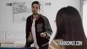 quarterback lures virgin reporter onto his thick cock