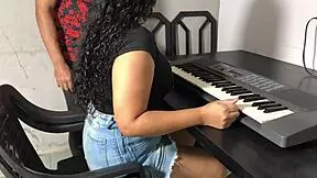 Curvy young beauty in tight skirt shakes ass during steamy outdoor keyboard lesson