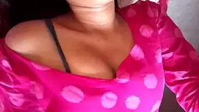 oh man my indian bhabhi's showin off her curves to bf