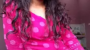 oh man my indian bhabhi's showin off her curves to bf