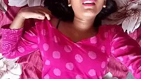 oh man my indian bhabhi's showin off her curves to bf