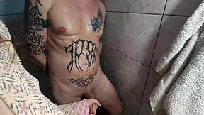 saw him jerk off in shower couldn't resist deepthroat 😏🚿