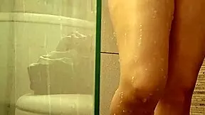 spying on venezuelan hermanastra milet bathing and shaving her pussy with hidden cam