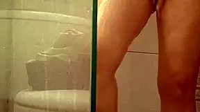 spying on venezuelan hermanastra milet bathing and shaving her pussy with hidden cam