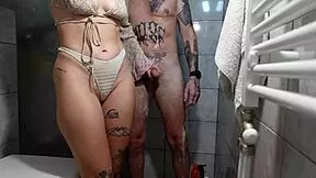 saw him jerk off in shower couldn't resist deepthroat 😏🚿