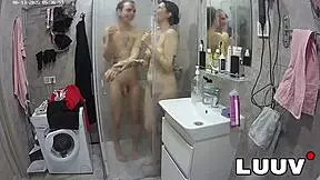 luuv alice showers with bf, tattooed beauty flashes all 😍🚿💦