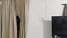 un extrano me trio con dos latinas de culo grande en pijama party tetas enormes polla gorda misionero