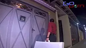 Massagista Makes Ninfeta Squirt Huge in Erotic Massage Session