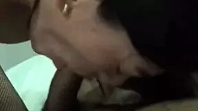 quieres ver sexo romántico con esta puta milf en medias? nora milf chupa verga y cabalga andy z en POV sloppy