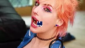 Omg this teen's big butt plug leads to hot ass to mouth😍🍑