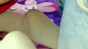 ¡MIRA esta CHAMACA mexicana cachonda mamando y cogiendo ANAL al aire libre por una laptop!