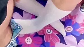 ¡MIRA esta CHAMACA mexicana cachonda mamando y cogiendo ANAL al aire libre por una laptop!