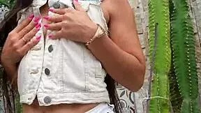 ever flashed your sexy ass in tight white jeans outside? 😏👖