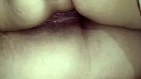 regresa de fiesta con coño mojado quieres follarla antes que despierte y le llenas la cara de leche?