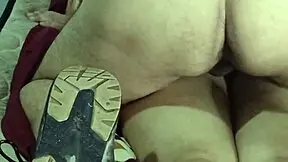 regresa de fiesta con coño mojado quieres follarla antes que despierte y le llenas la cara de leche?