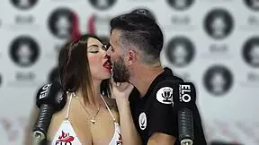 Sara Blonde spills all in Argentine ELO podcast spicy room interview