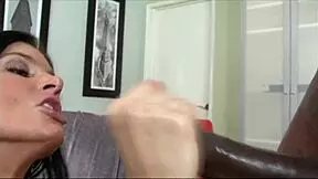 Whoa can you see her abs flexing taking that huge BBC deep?! 😱🍆