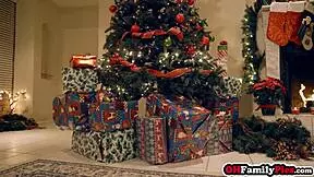 kenzie reeves toys her pussy with dildo before angel smashes her smalls on christmas night 🎄🍆