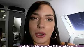 deutsche tochter entdeckt mutters dildo und masturbiert squirting mit toys zum ersten mal