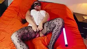 quieres follar el coño jugoso de esta puta latina vecina por dinero