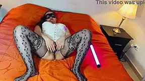 quieres follar el coño jugoso de esta puta latina vecina por dinero