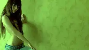 Hot Girlfriend Teases in Tight Jeans Before Wild Fuck