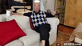 i'm so turned on watching kinky dude fuck gigi flamez and sally squirt in squirting ffm threesome