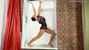 Sexy Gymnast Tonya Bellucci Spreads Flexible Legs Wide