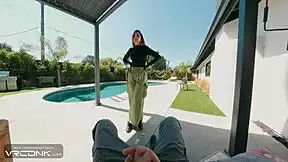 VR Redhead KIM DEEPTHROATS HUGE COCK in Cosplay Parody!