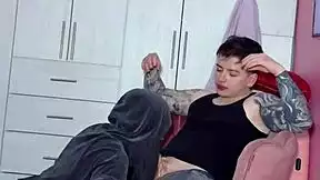 New gym girl hooks up with personal trainer for steamy sex on her very first day there