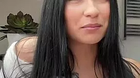 Discover first casting experience for curvy 19-year-old Latina in close-up session