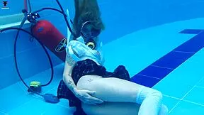 Scooba diving with sexy Ashlee Rose turns into underwater pool tease