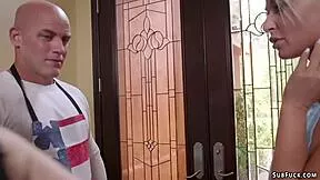 stepdad nails goth teen's ass while wife watches in kinky 3some!! 😈🍑👨‍👩‍👧